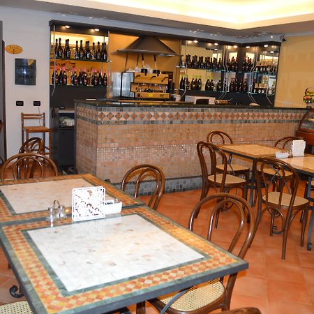 Hotel Neapolis מראה חיצוני תמונה
