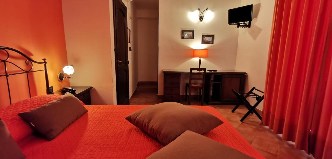 Hotel Neapolis מראה חיצוני תמונה