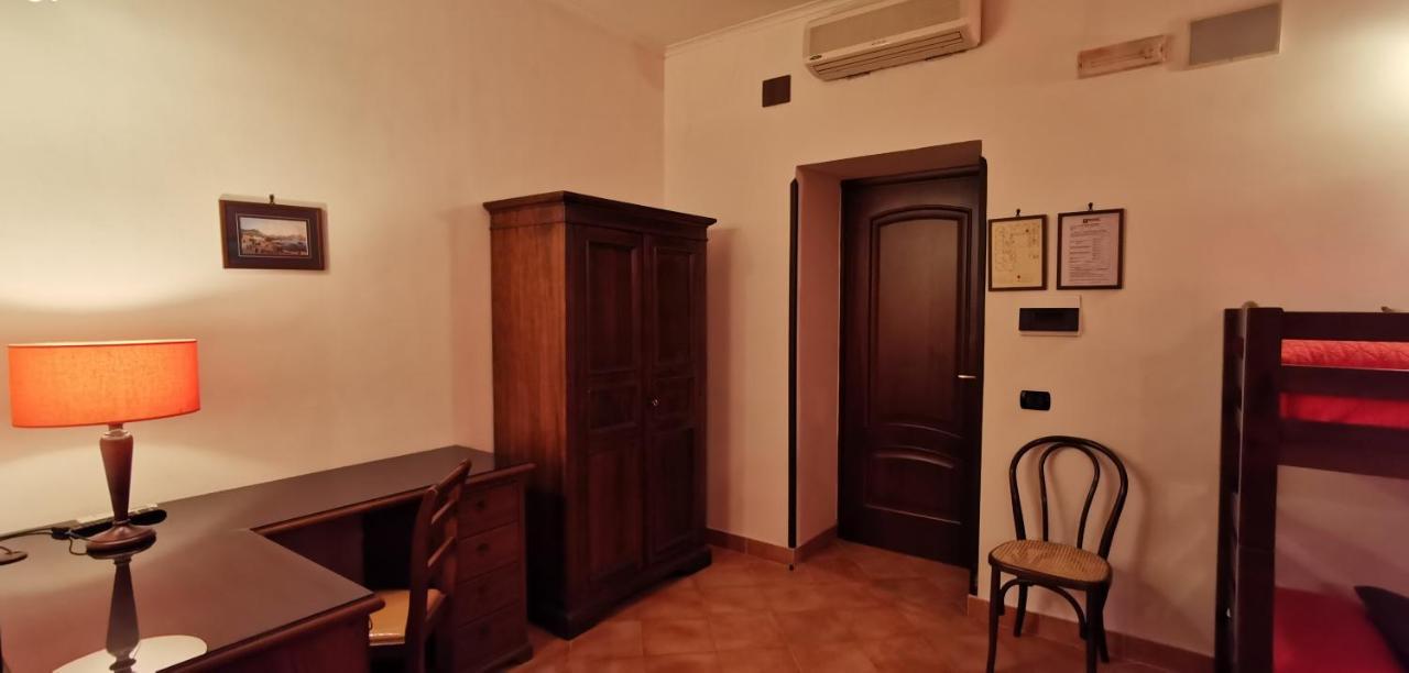Hotel Neapolis מראה חיצוני תמונה