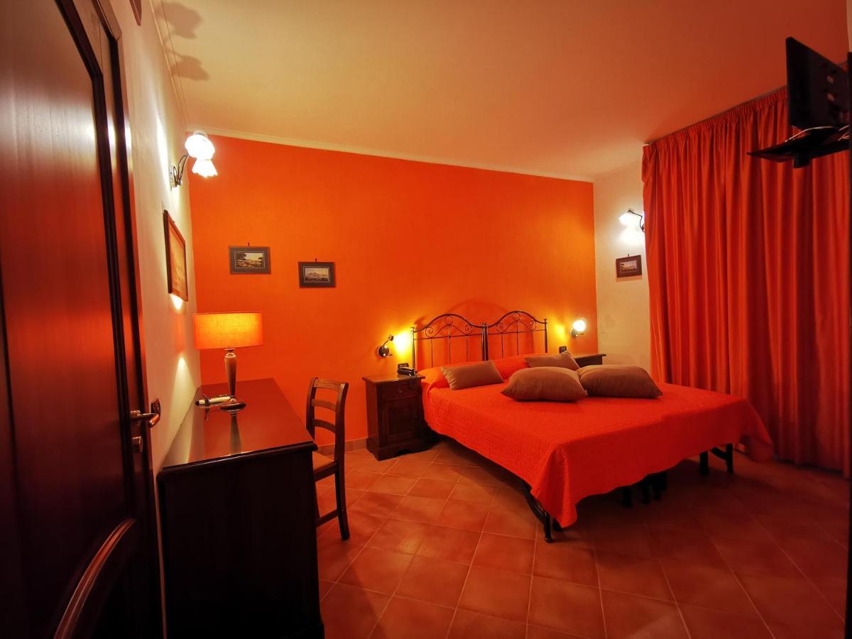 Hotel Neapolis מראה חיצוני תמונה