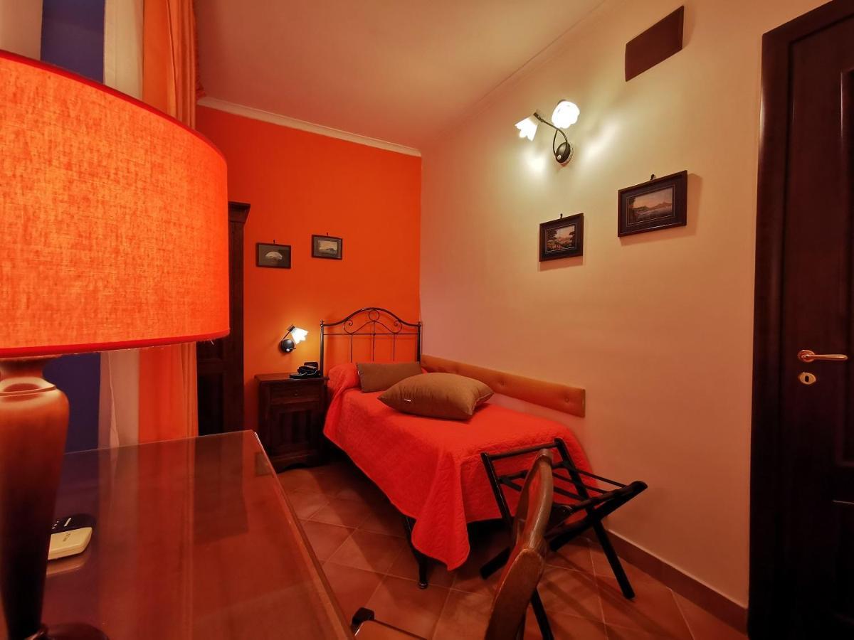 Hotel Neapolis מראה חיצוני תמונה