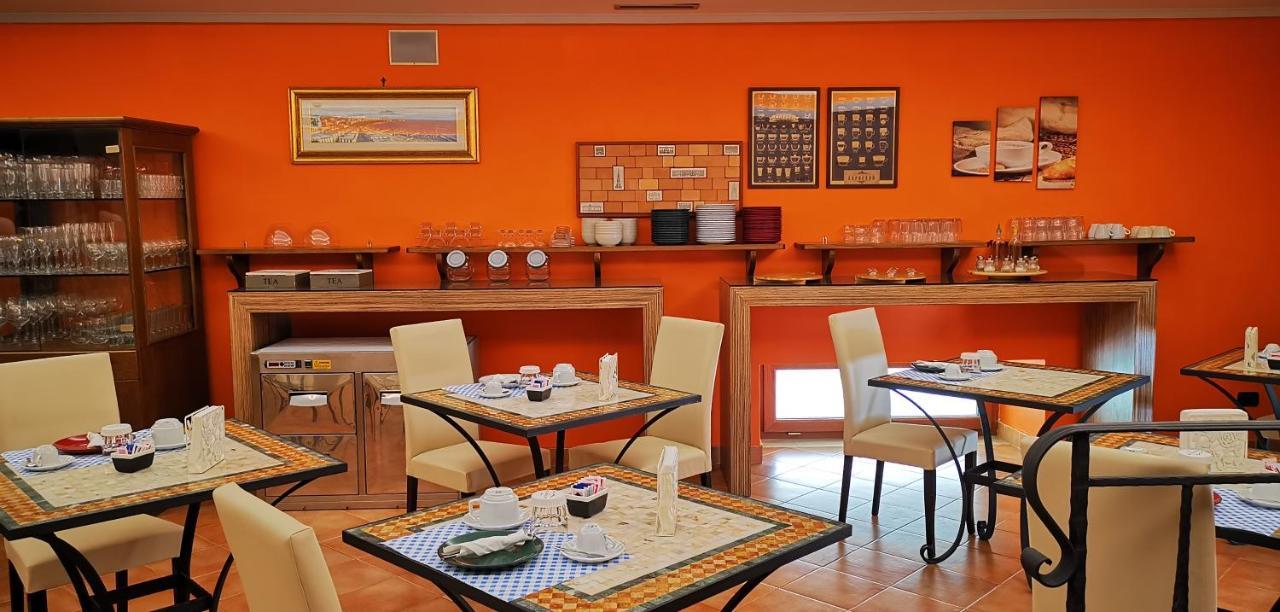 Hotel Neapolis מראה חיצוני תמונה