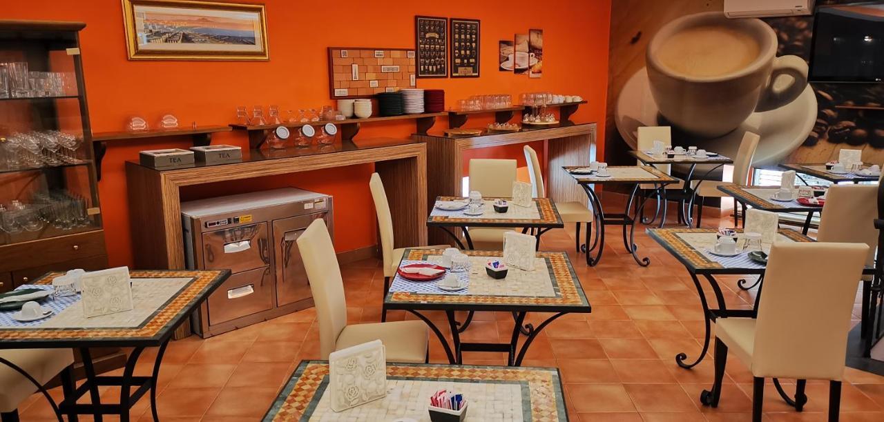 Hotel Neapolis מראה חיצוני תמונה