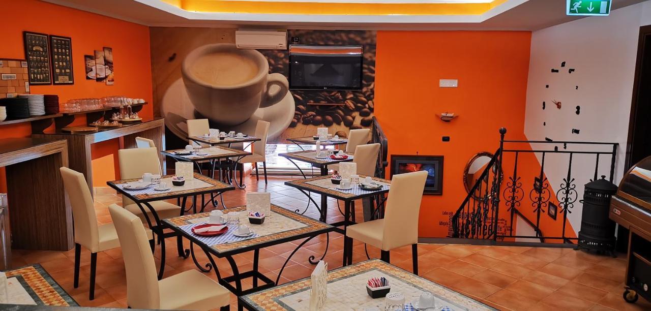 Hotel Neapolis מראה חיצוני תמונה